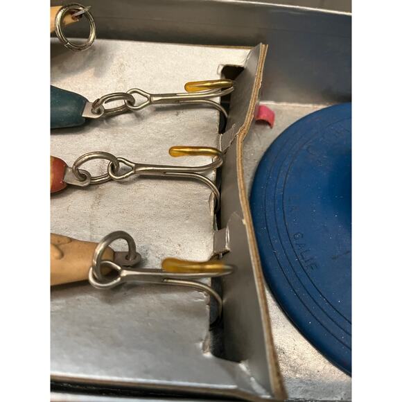 Vintage Fishing Lure Jig Lot-- Hard Plastic Bendo-Jig x 5 and Pole Hold - Picture 7 of 9